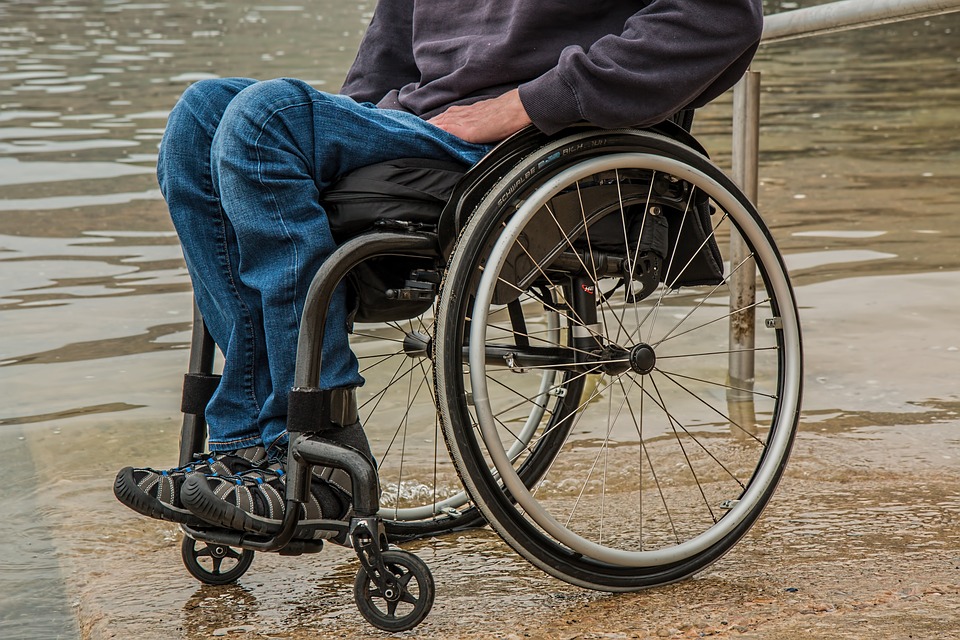 4 Key Reasons To Opt For Folding Aluminium Wheelchairs Over Traditional Wheelchairs