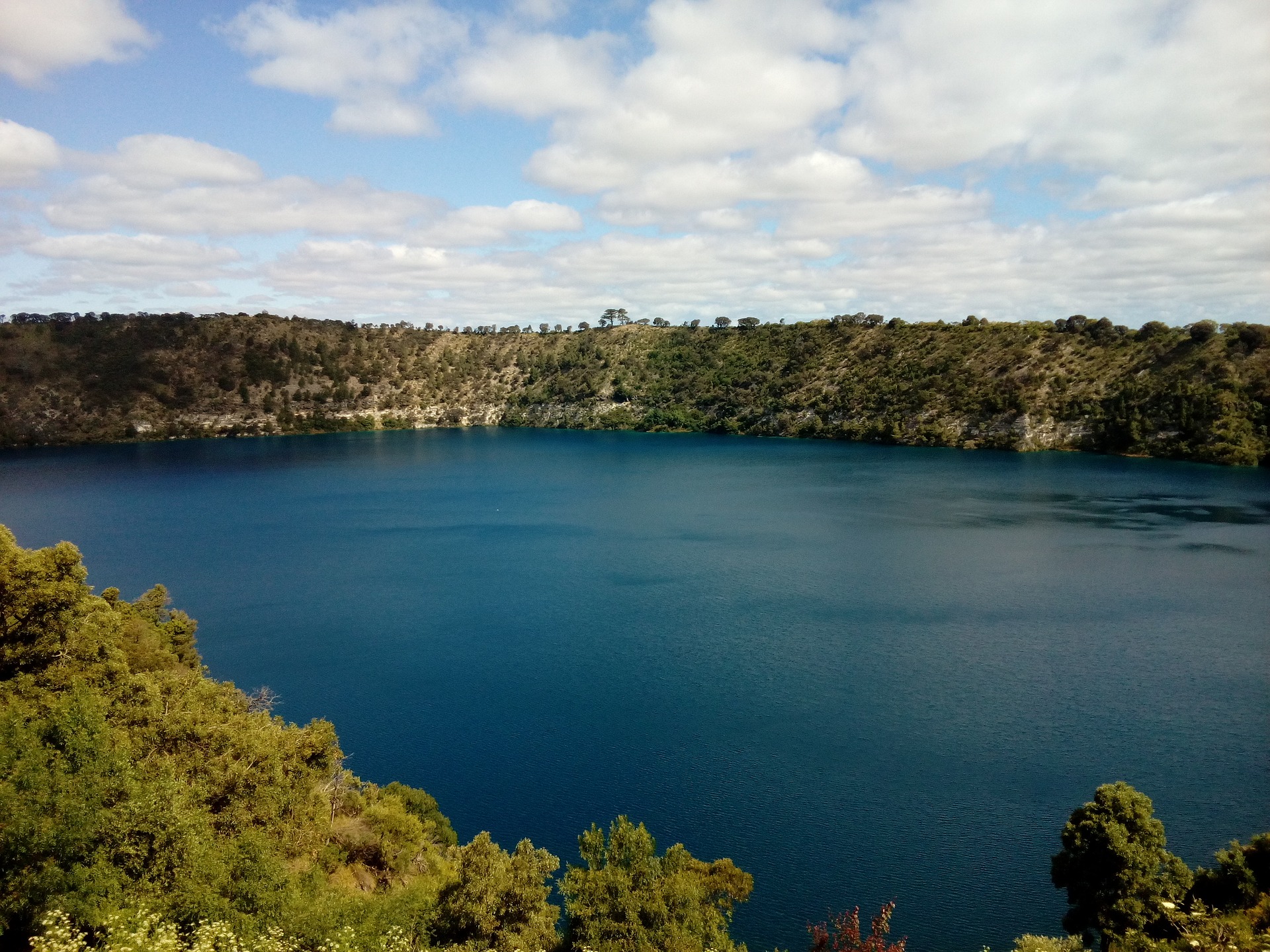 blue-lake-1893667_1920
