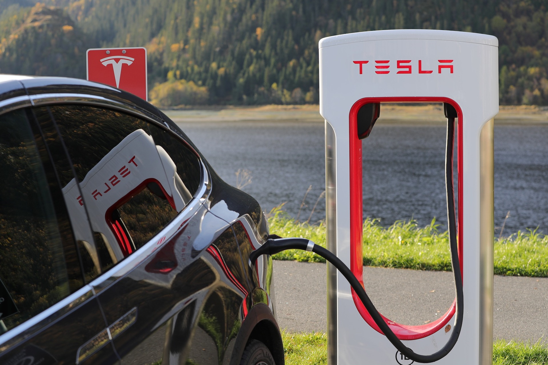 tesla-1738969_1920 (3)