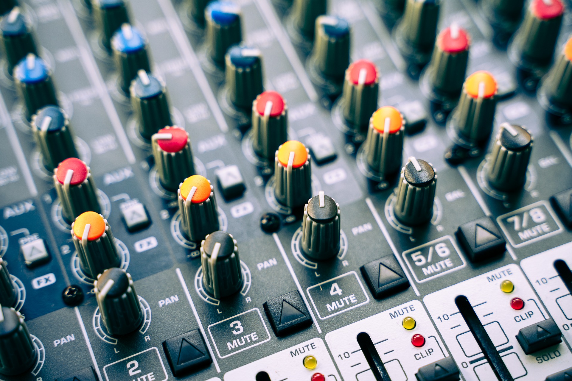 what-to-look-out-for-in-the-best-audio-visual-equipment-strong-word