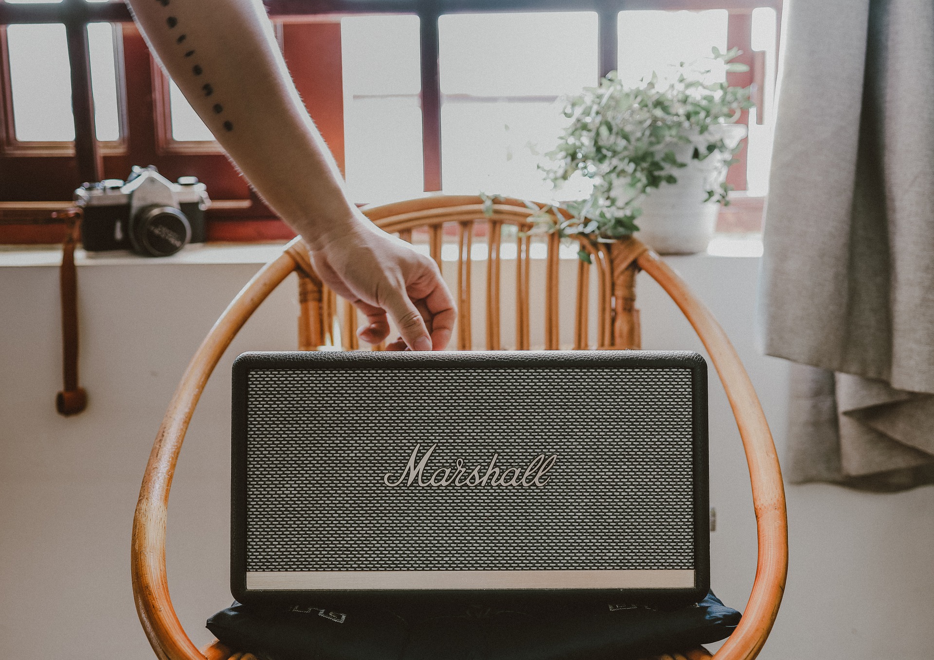 speaker-5115559_1920