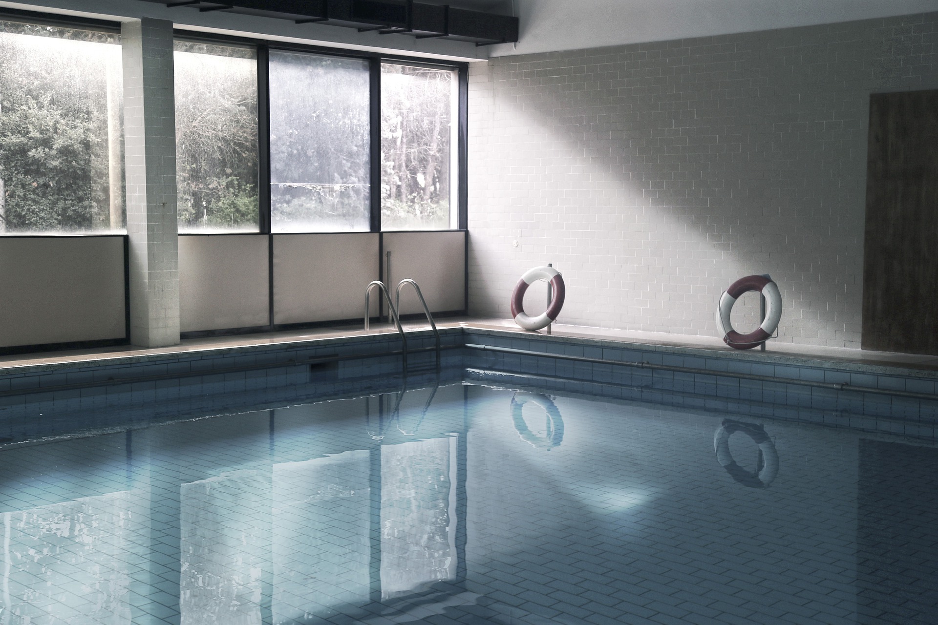 pool-4942724_1920