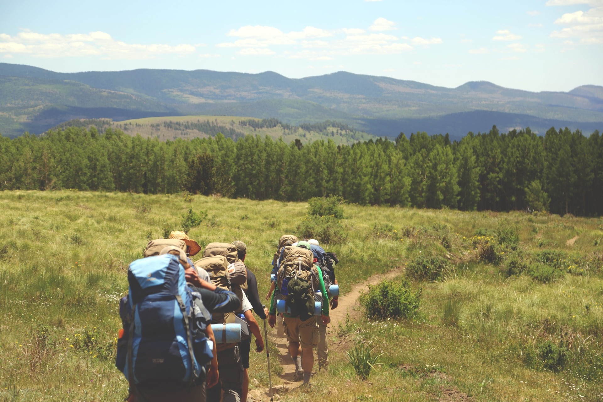 hiking-691738_1920