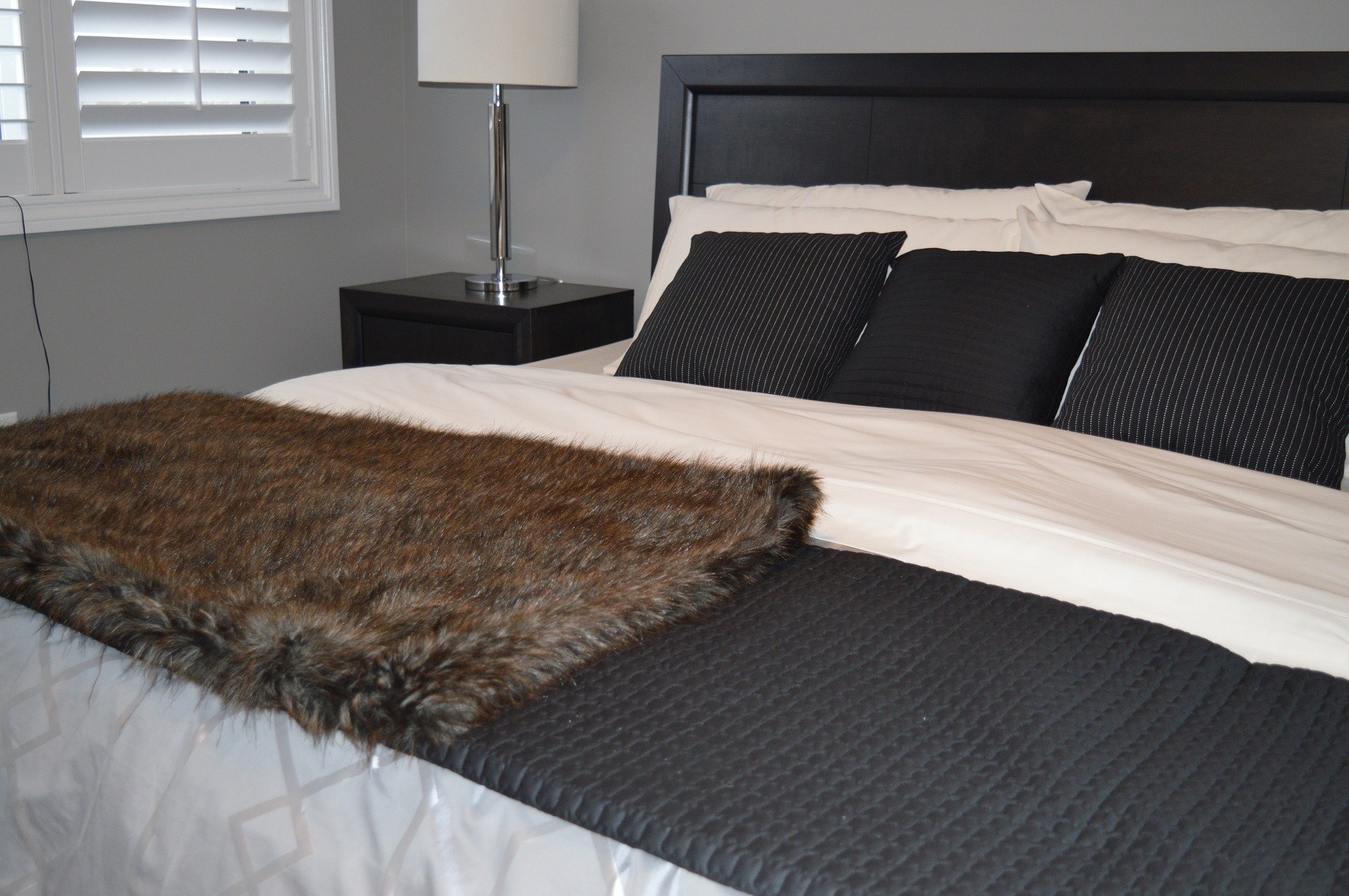 bed-g58cf06aa8_1920