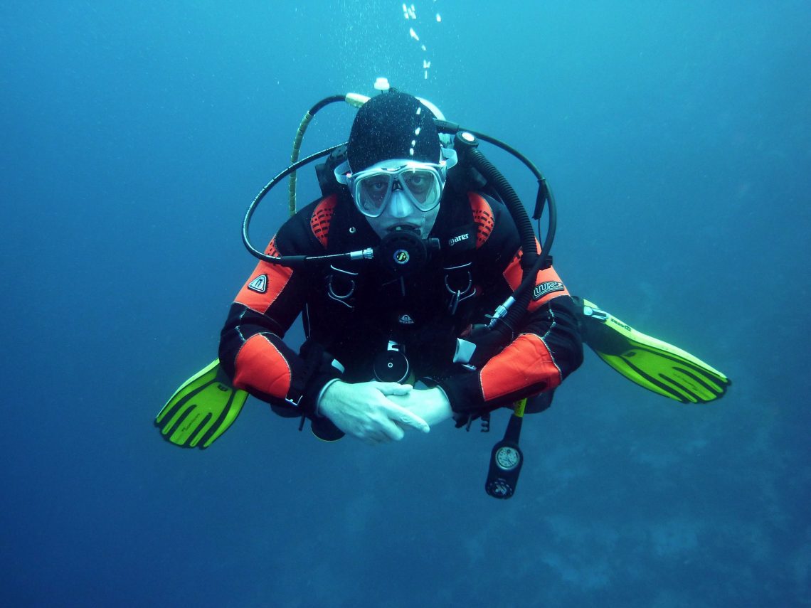 What Are Some Dive Instructor Courses?