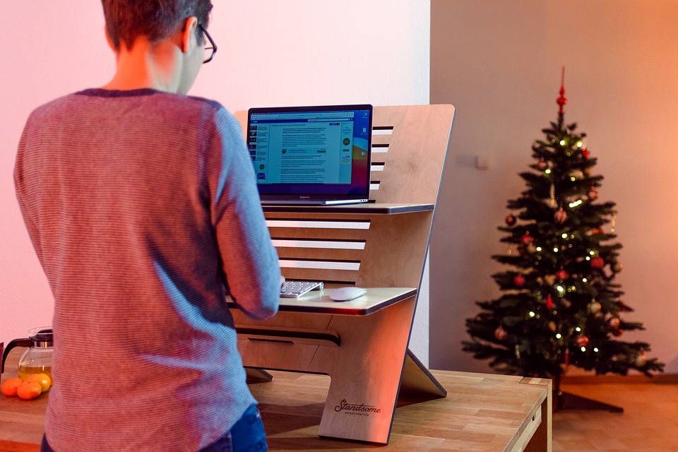 Why Sit Stand Desk Systems Are Popular?