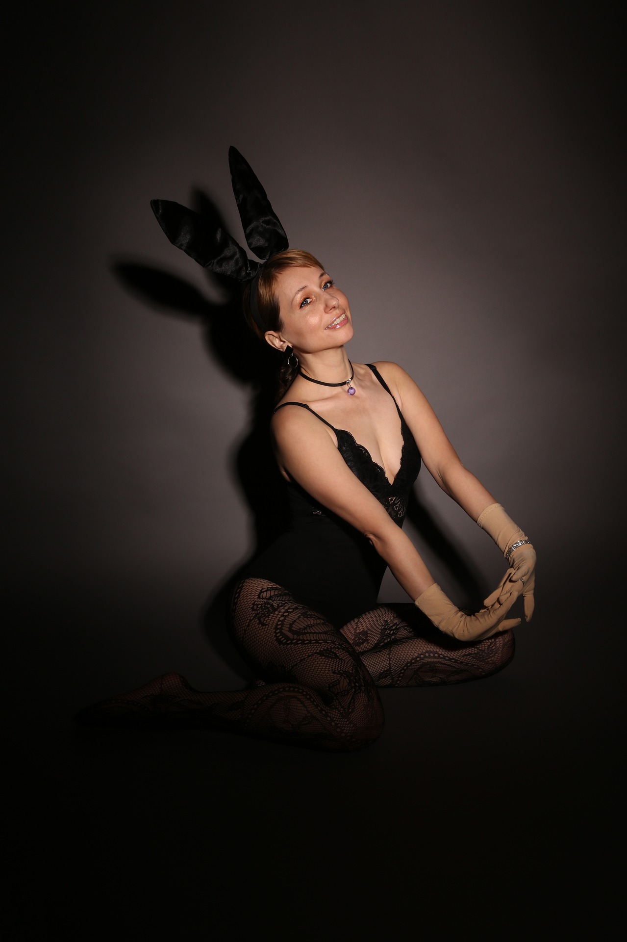 pin-up-model-7011744_1920
