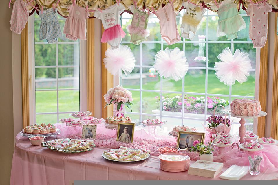 Should You Hire A Baby Shower Planner Strong Word