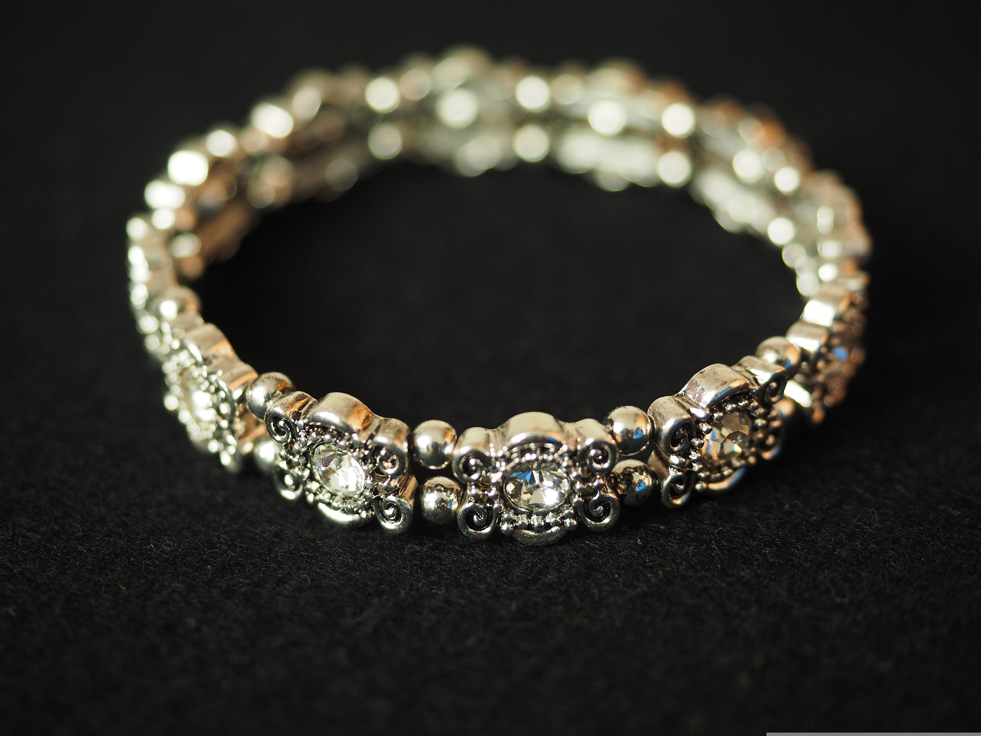 bracelet-671789_1920