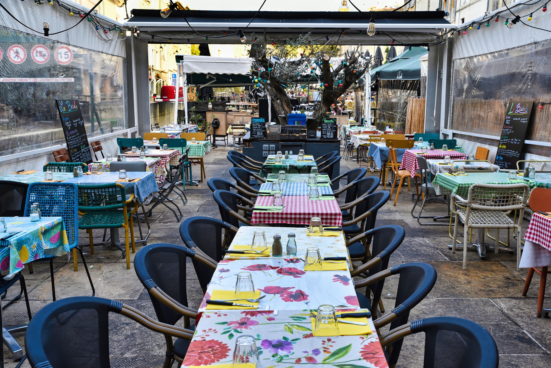 restaurant-7617574_1920