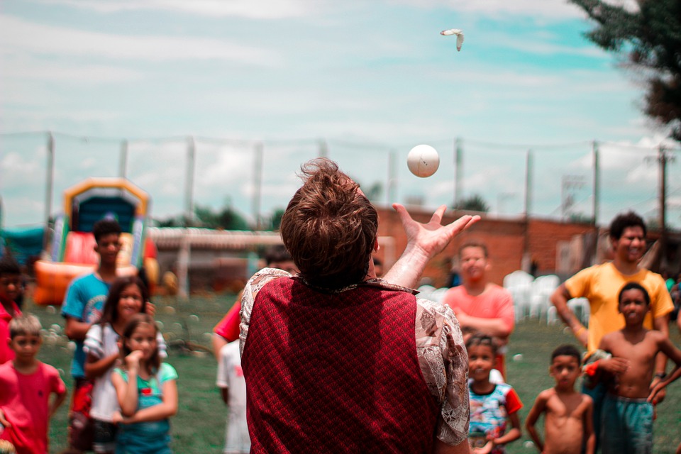 Hiring The Juggling Show Performers To Entertain Your Guests