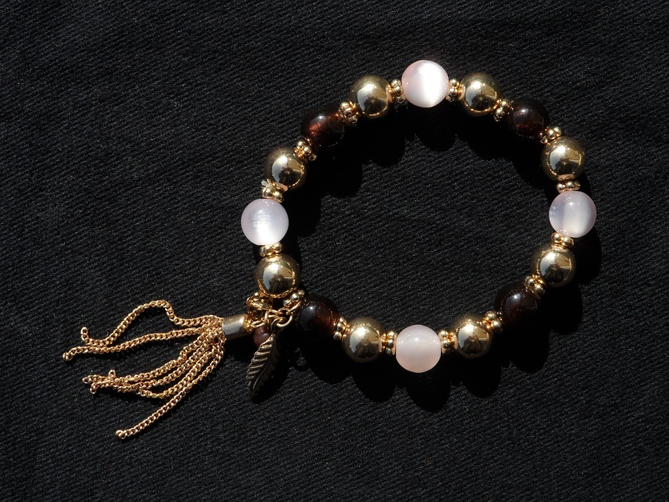 Elegant and Timeless: The Beauty of a Beaded Pearl Bracelet